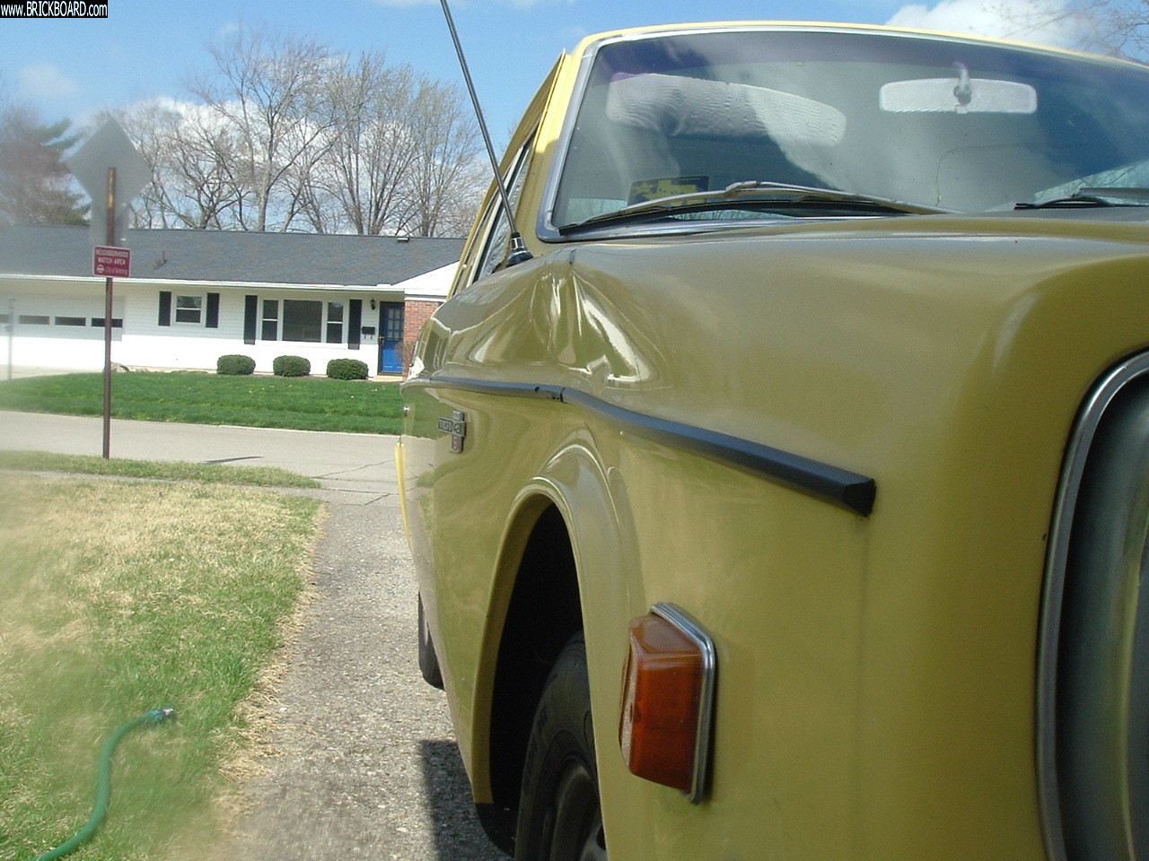 Volvo 140-160 -- Dented fender - Grrrrrr !!!