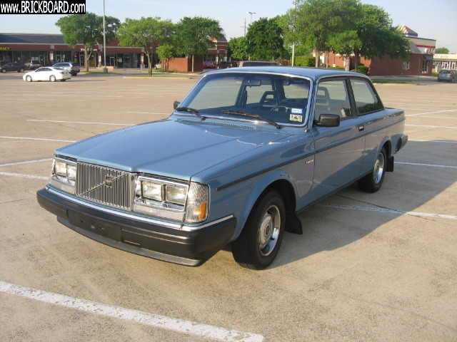 Volvo 200 -- '84 242 DL