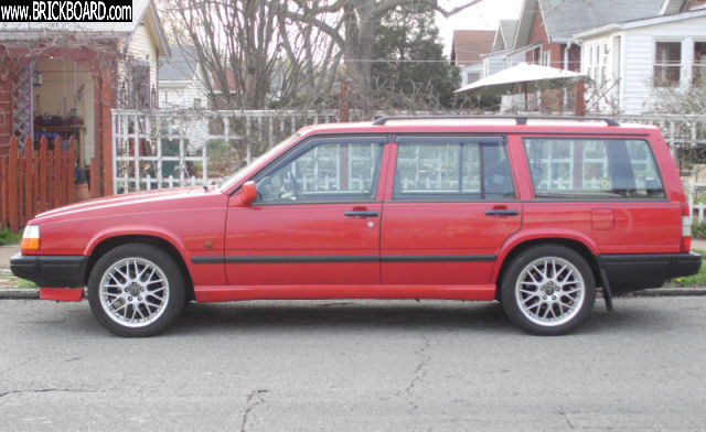 Volvo 900 -- Does this skirt make my rear look saggy?